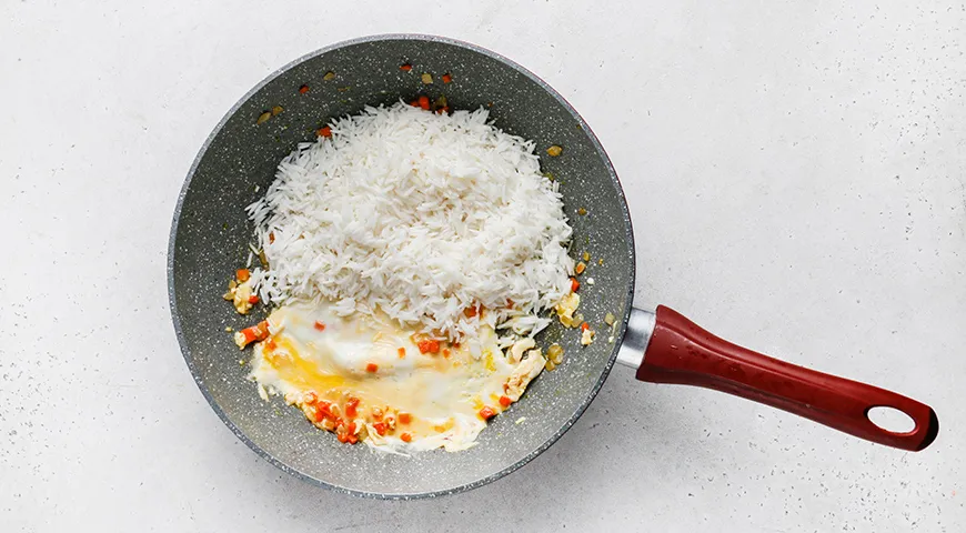 Тяхан с курицей и овощами