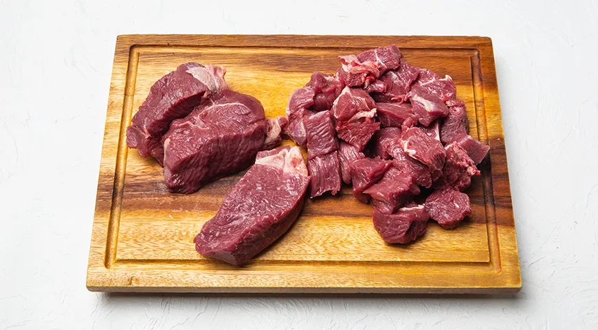 Тушенная картошка с мясом на сковороде