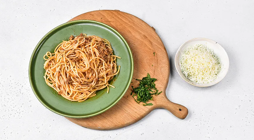 Паста с фаршем и томатной пастой