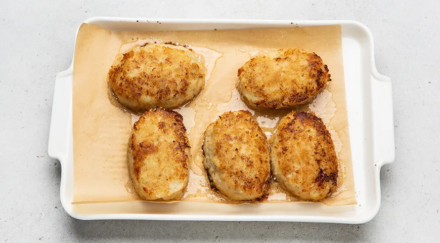 Рыбные котлеты с салом и манкой по-домашнему