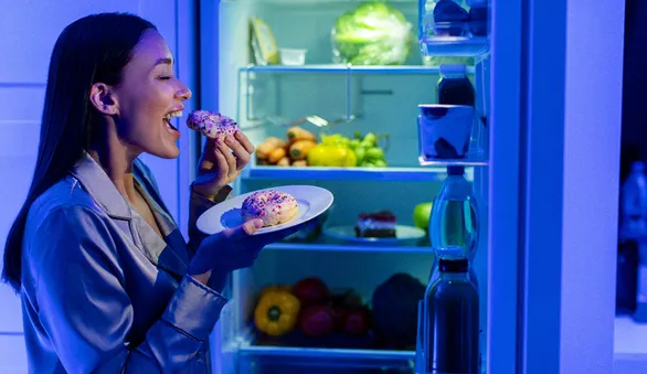 Как обмануть вечерний голод: диетолог назвала десерты, которые не отразятся на фигуре