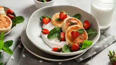 Как приготовить сырники из манки, которые всегда держат форму