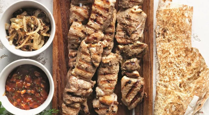 Классический шашлык из свинины с луком