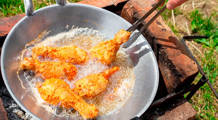 Классика — это жарка курицы в панировке в большом количестве масла