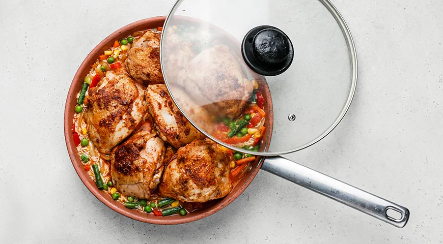 Курица по-мексикански на сковороде