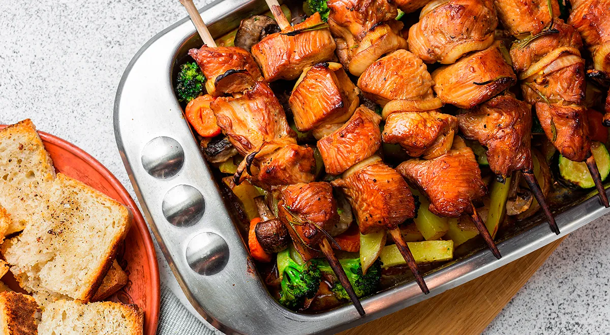 Как приготовить вкусный шашлык в духовке: наши методы, лайфхаки и рецепты