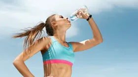 Правда ли, что нельзя пить во время бега? Эксперт развеяла опасный миф