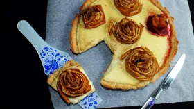 Пирог с яблоками "Желтые розы"