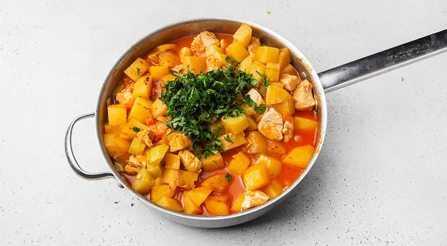 Жаркое из курицы с картошкой