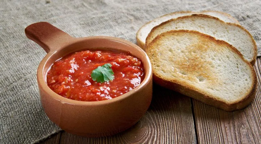 Аджика с яблоками