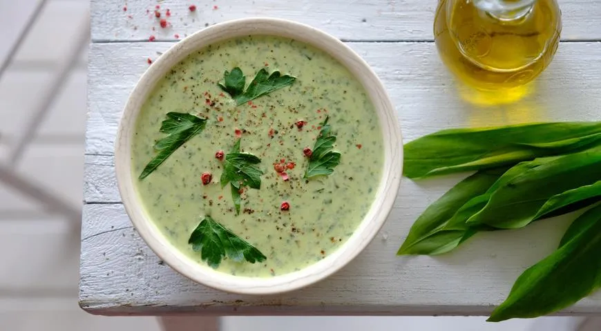 Сырный суп со щавелем и черемшой