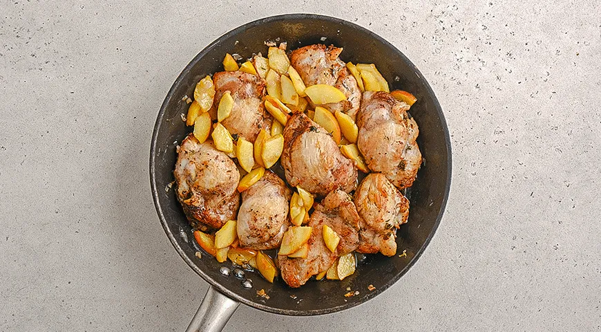 Курица с яблоками и сидром