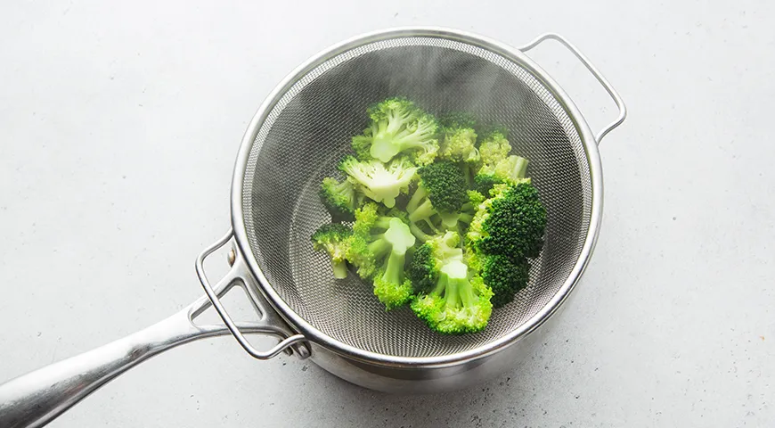 Горбуша с брокколи, запеченная в сливках