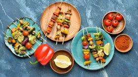 Шеф-повар назвал замены мясному шашлыку для постящихся и вегетарианцев