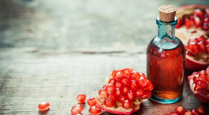 Гранатовый сок и его компоненты входят в состав промышленных и домашних косметических средств