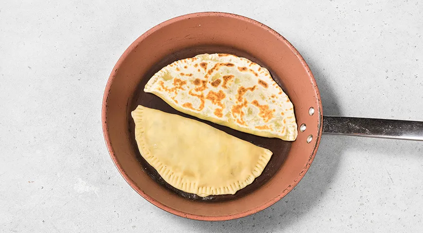 Кутабы с творогом и зеленью