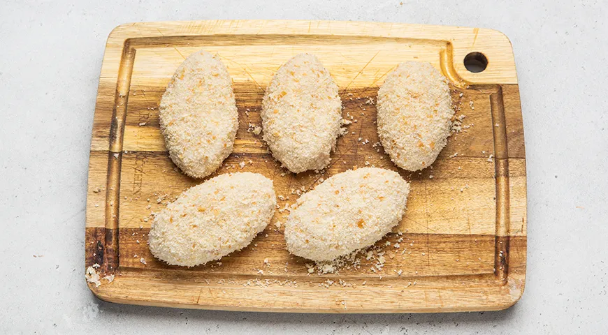 Рыбные котлеты с салом и манкой по-домашнему