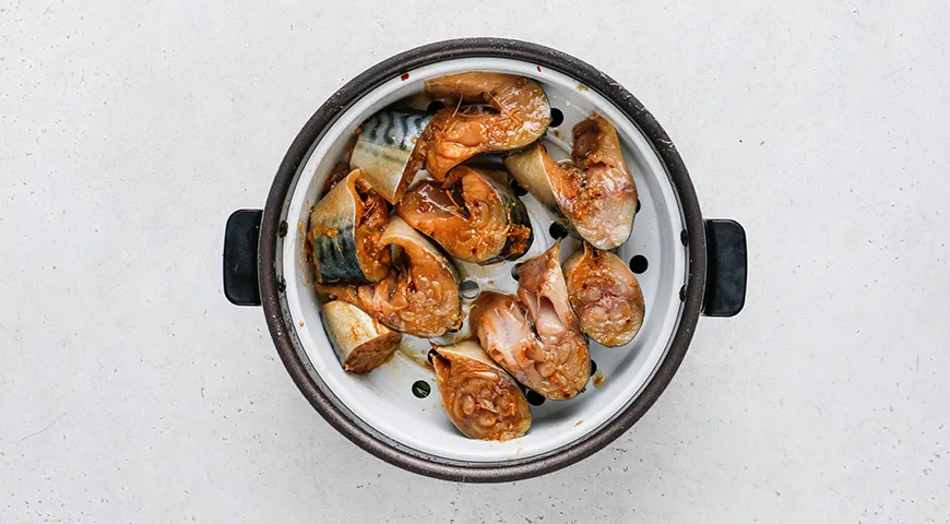 Скумбрия на пару в мультиварке