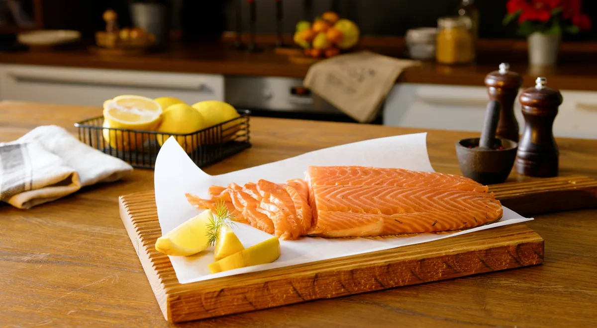 Как посолить рыбу к празднику: готовим вкуснейшую закуску в домашних условиях