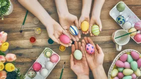 Как покрасить яйца без вреда для здоровья