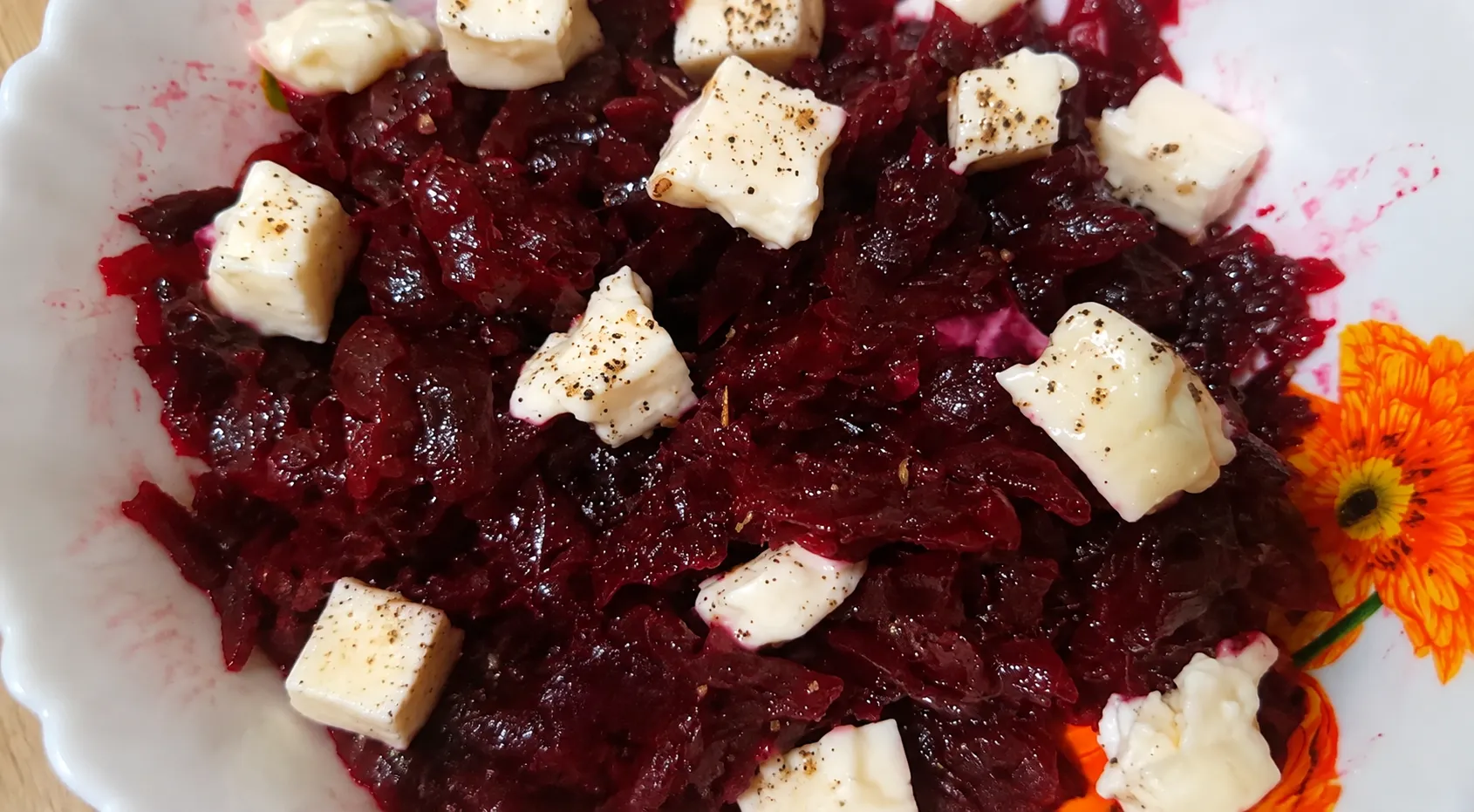 Салат из свёклы с сыром Фета