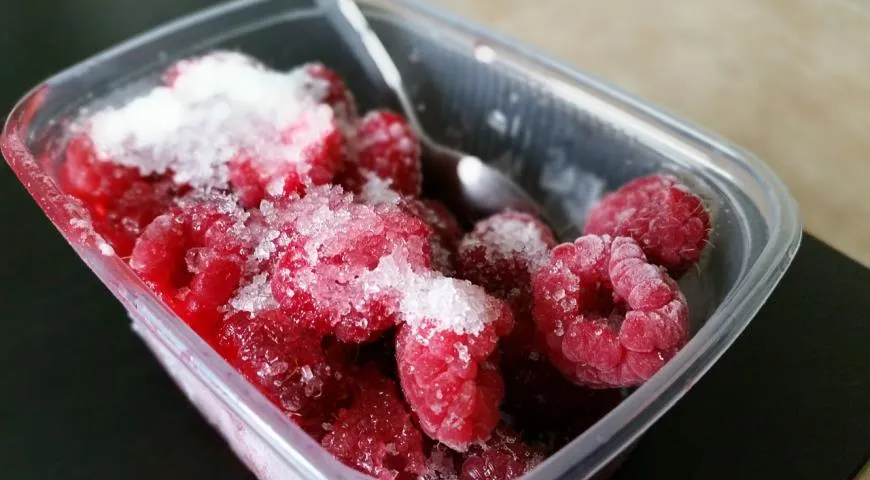 Good afternoon ! Sell raspberry with sugar, blueberry twisted with sugar, curran