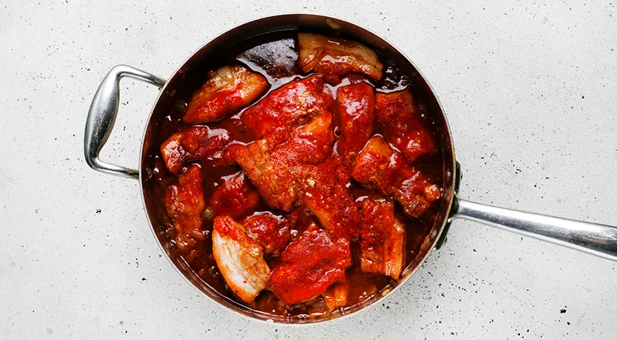 Свиная грудинка в пиве на сковороде