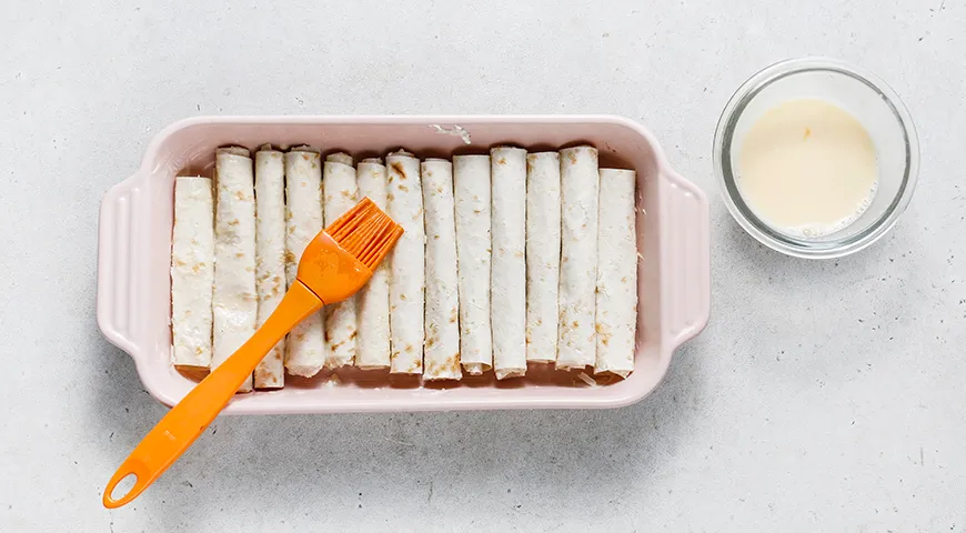 Трубочки с творогом из лаваша в духовке