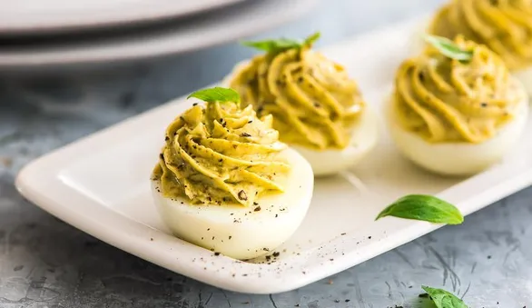 Яйца, фаршированные песто