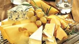 Блюда с французскими сырами