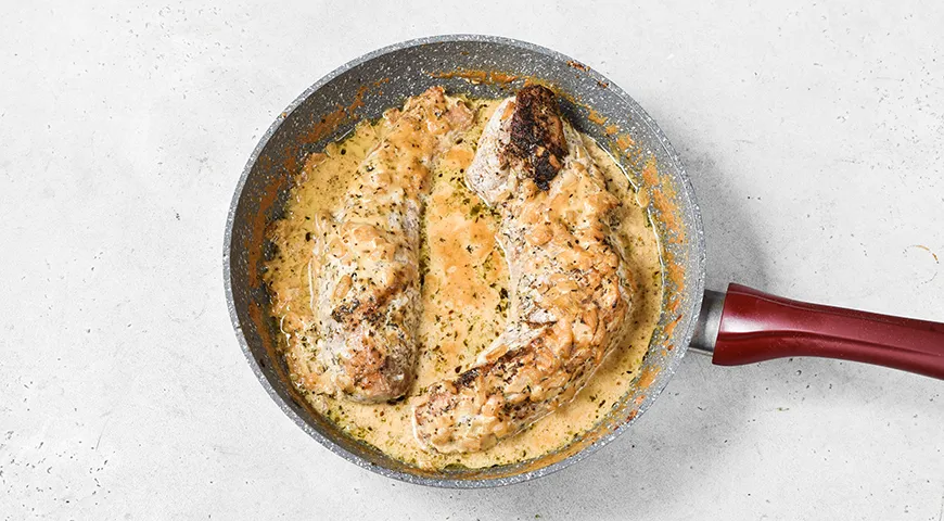 Свинина, запеченная в духовке со сливками