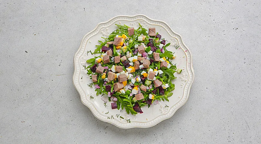 Салат с языком и кедровыми орешками