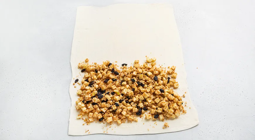 Яблочный штрудель из слоеного теста