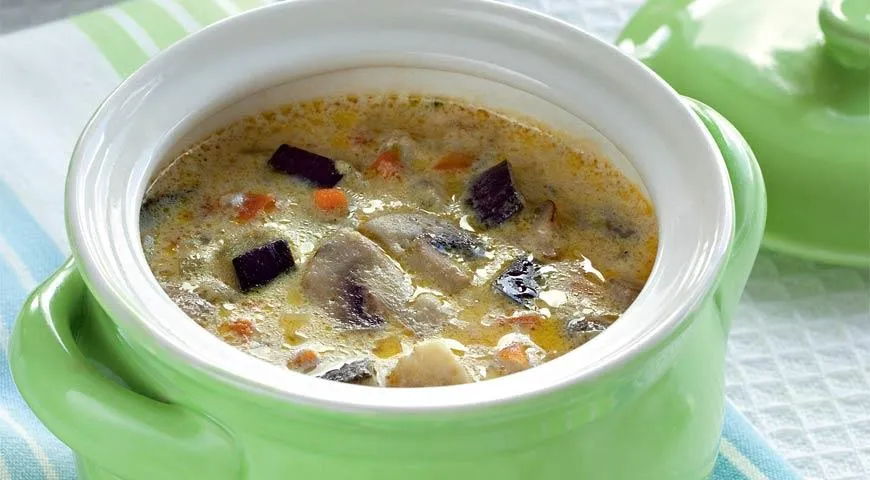 Суп с баклажанами и грибами