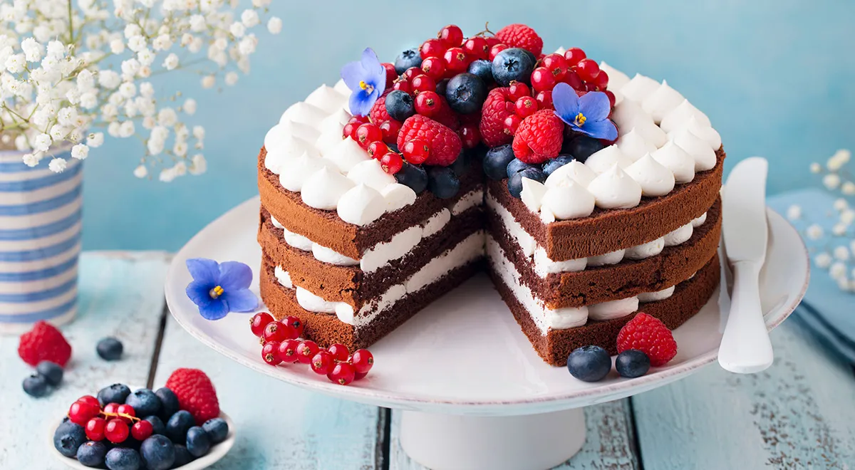 Чем пропитать бисквитные коржи для торта: топ-5 проверенных рецептов