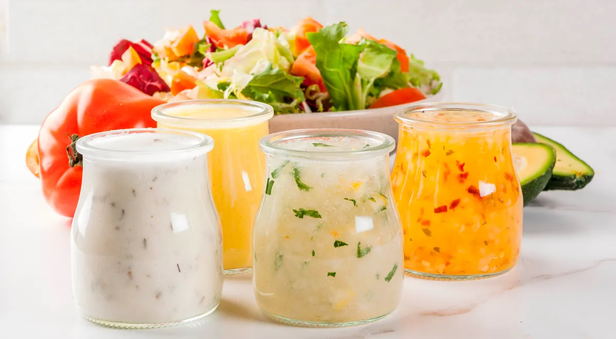 Лучшие заправки для салатов: 12 рецептов, которые всегда удаются