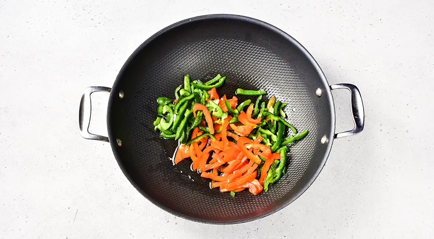 Свинина с лапшой под сладким соусом