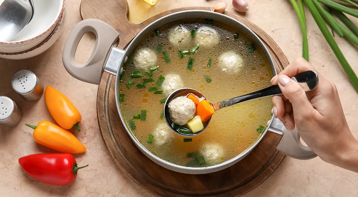 Топ 10 супов, которые готовятся на российских кухнях ежедневно