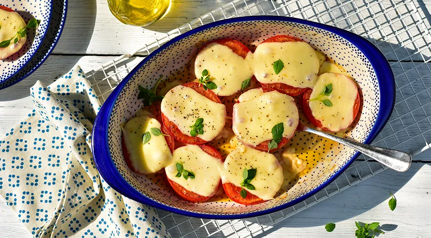 Готовим помидоры с сыром в духовке