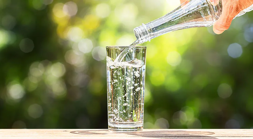 Питьевая газированная вода отлично освежает и хорошо утоляет жажду