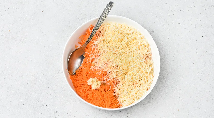 Морковные котлеты с сыром и манкой