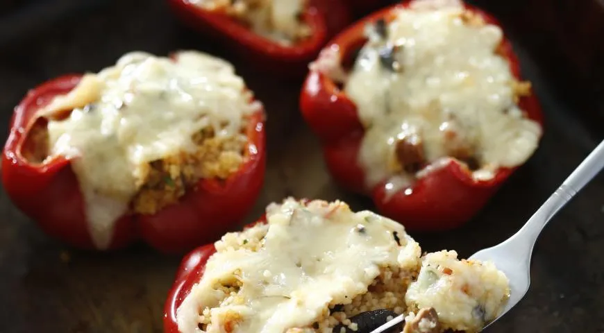 Перец, фаршированный кускусом с грибами