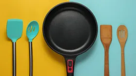 Что нельзя жарить на антипригарной сковороде — объяснили эксперты