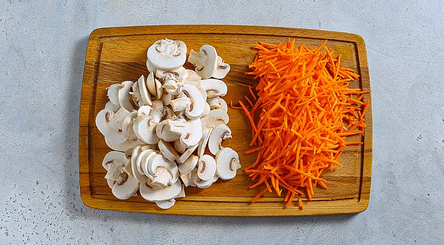 Говядина с лапшой и овощами