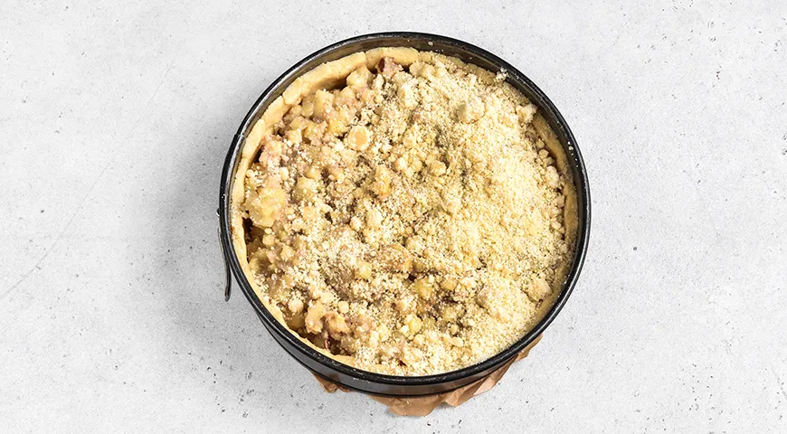 Яблочный пирог по-немецки с орехами