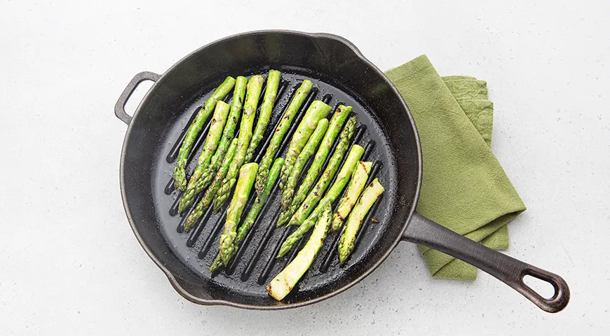 Брускетты со спаржей и Sabroso Roso