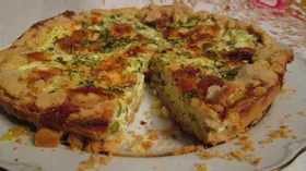 Пирог с кабачками, зеленым горошком и моцареллой