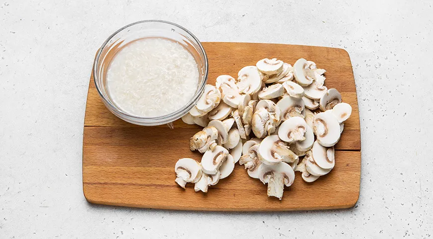 Грибной суп с рисом и картофелем