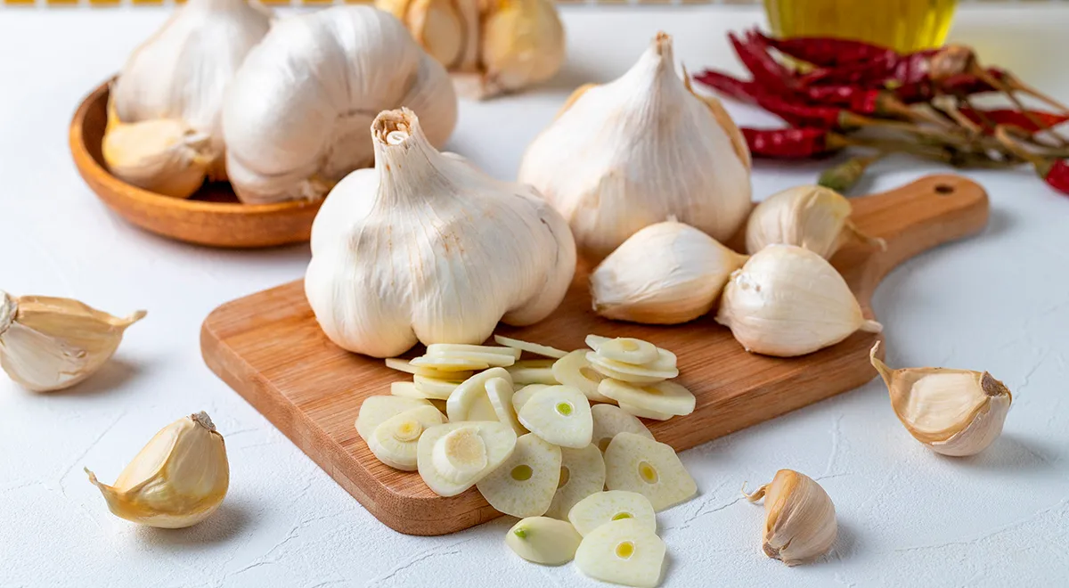 Как убрать запах чеснока изо рта: 12 быстрых и проверенных способов