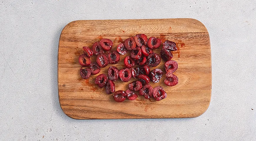 Брауни с черешней и кардамоном